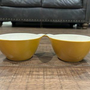 vintage ceramic set of yellow bowls.